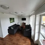 Vestavind Og Rom As 호텔 올레순
